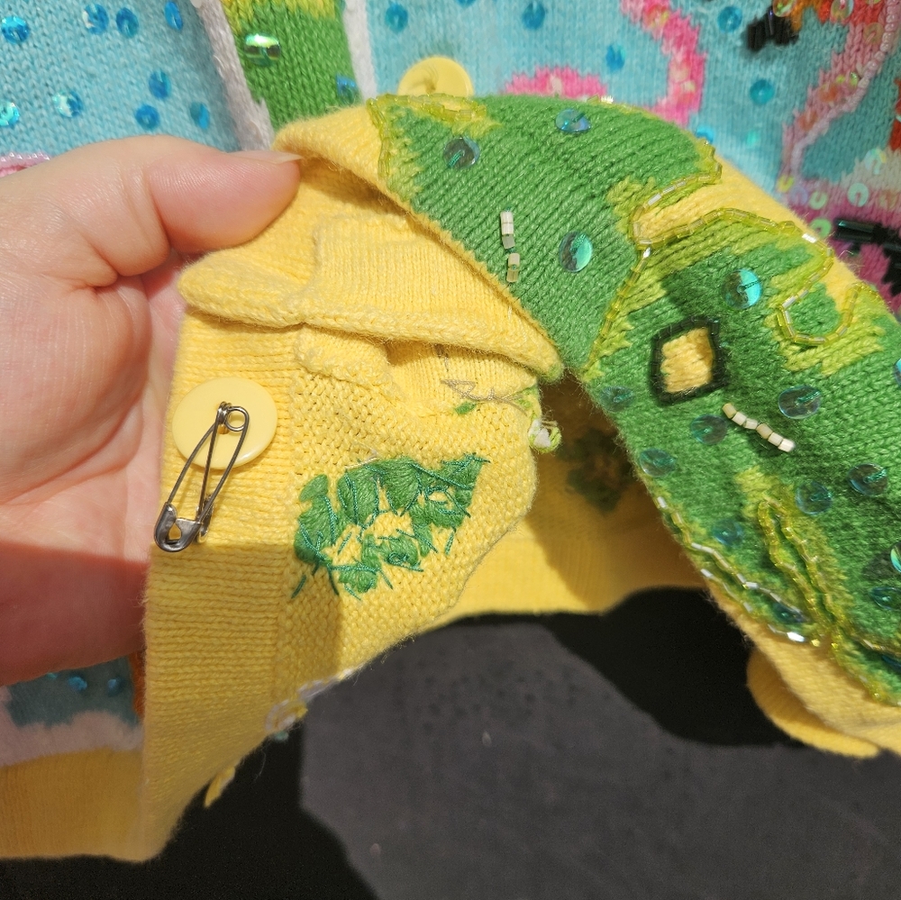 Vintage novelty cardigan with sparkle ✨️ - Picture 6 of 7